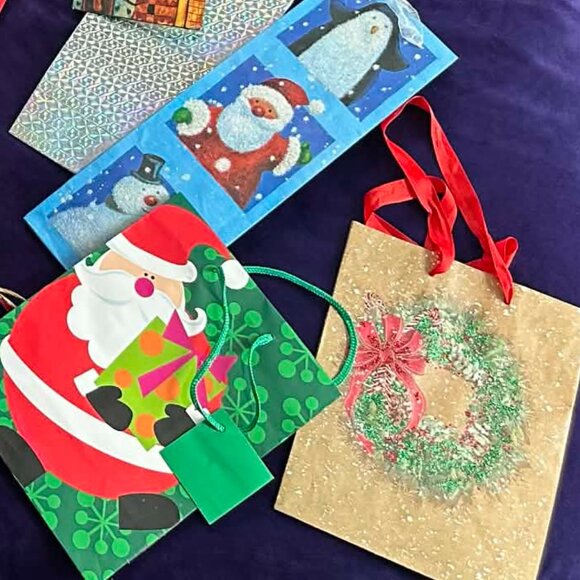 Christmas Gift Bag Bundle! - Picture 6 of 7